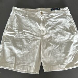 Vineyard Vine Khaki Shorts 33